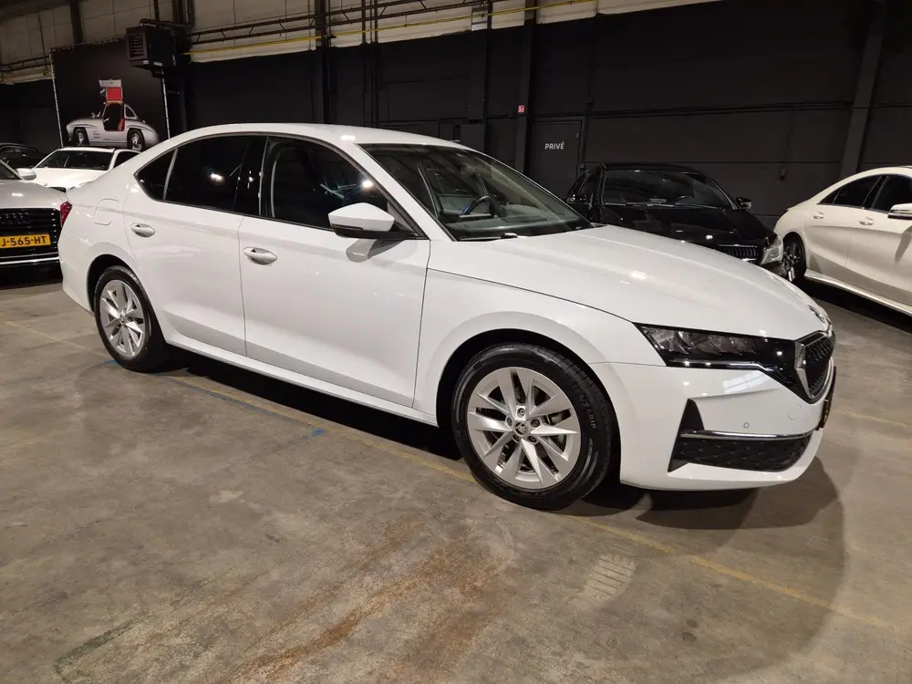 Skoda Octavia 1.5 TSI MHEV Business uit 2024, foto 2