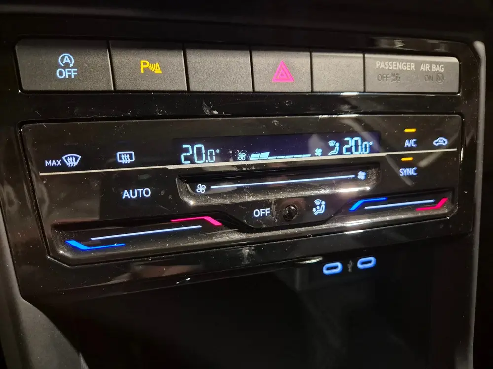 Volkswagen T-cross 1.0 TSI Life - Automaat - Navigatie - Car uit 2023, foto 13