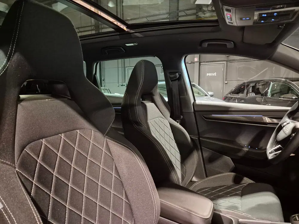 Skoda Karoq 1.5 TSI ACT Sportline Business uit 2025, foto 10