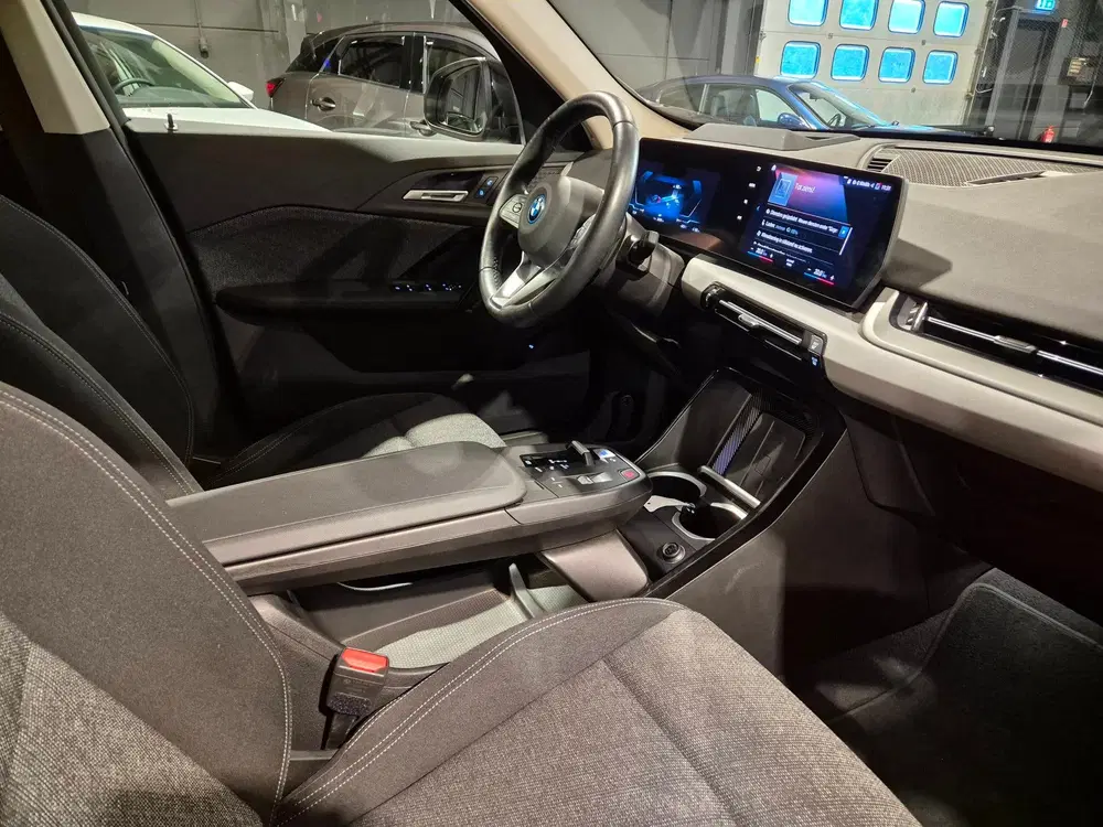 BMW iX1 XDrive30 67 kWh uit 2023, foto 7