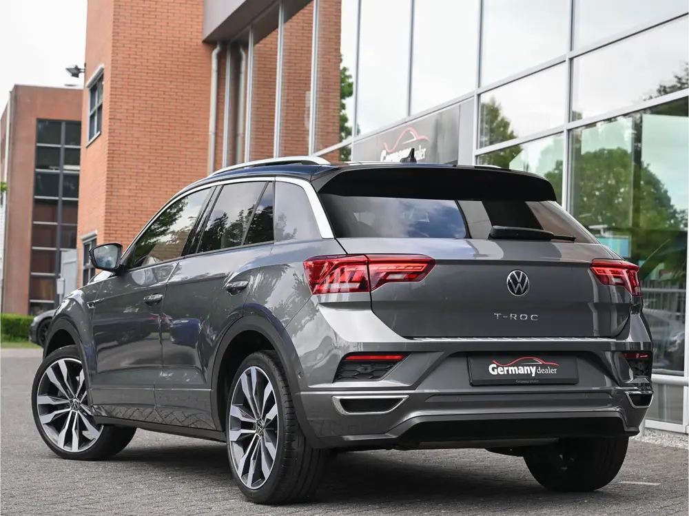 Volkswagen T-Roc 1.5TSI 150pk R-Line Pano Trekh LED 19-Inch uit 2020, foto 2