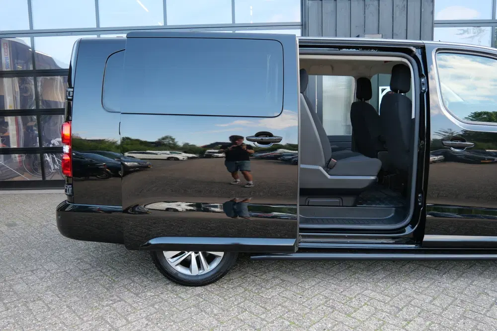 Peugeot Expert 2.0 BlueHDI 180 Long Sport DC Automaat uit 2022, foto 2