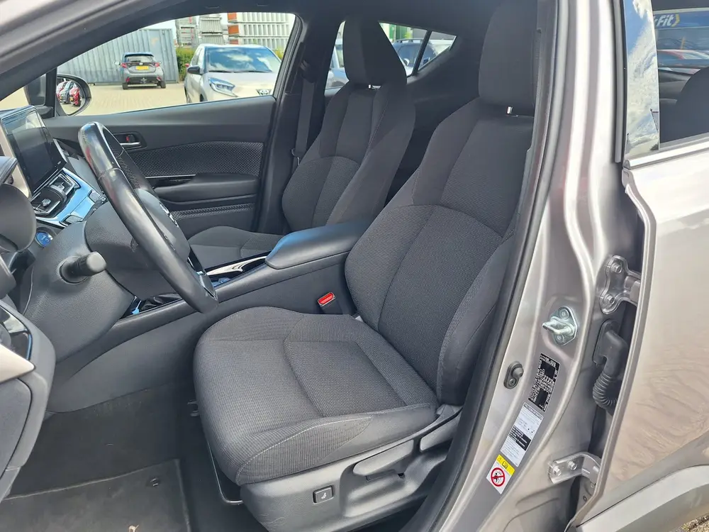 Toyota C-Hr 1.8 Hybrid Bi-Tone (bj 2019, automaat) uit 2019, foto 13