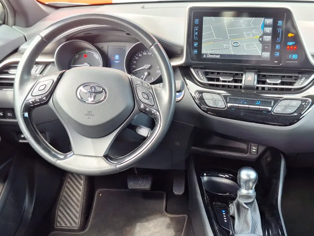 Toyota C-Hr 1.8 Hybrid Bi-Tone (bj 2019, automaat) uit 2019, foto 17