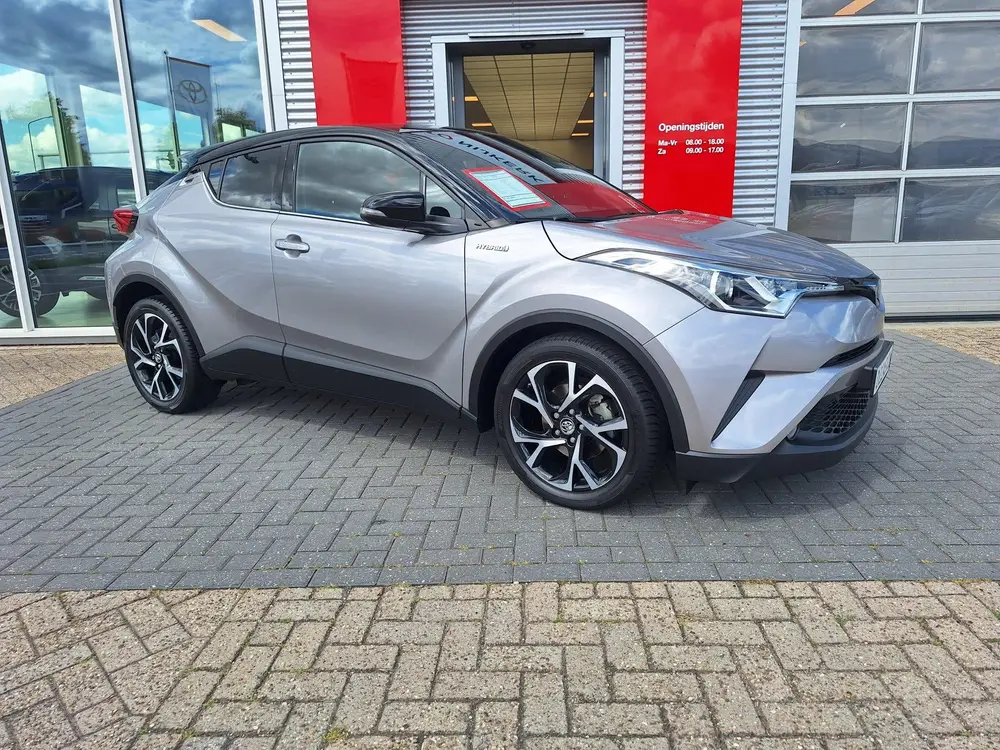 Toyota C-Hr 1.8 Hybrid Bi-Tone (bj 2019, automaat) uit 2019, foto 2