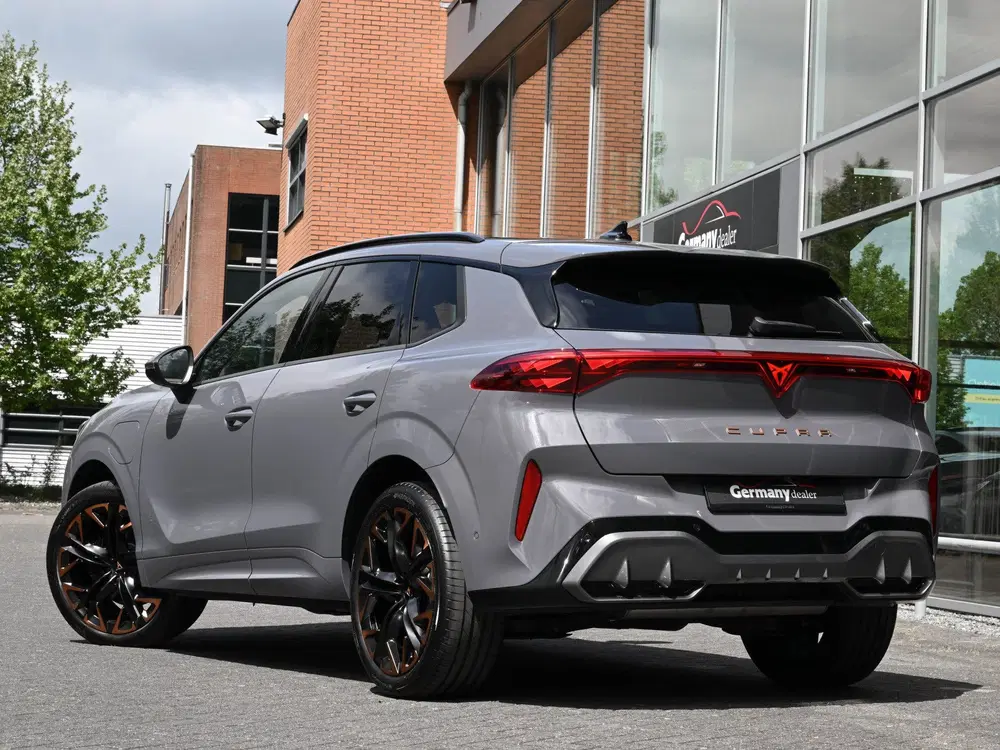 Cupra Terramar 1.5 TSI e-Hybrid 272PK VZ Performance 100k uit 2025, foto 2
