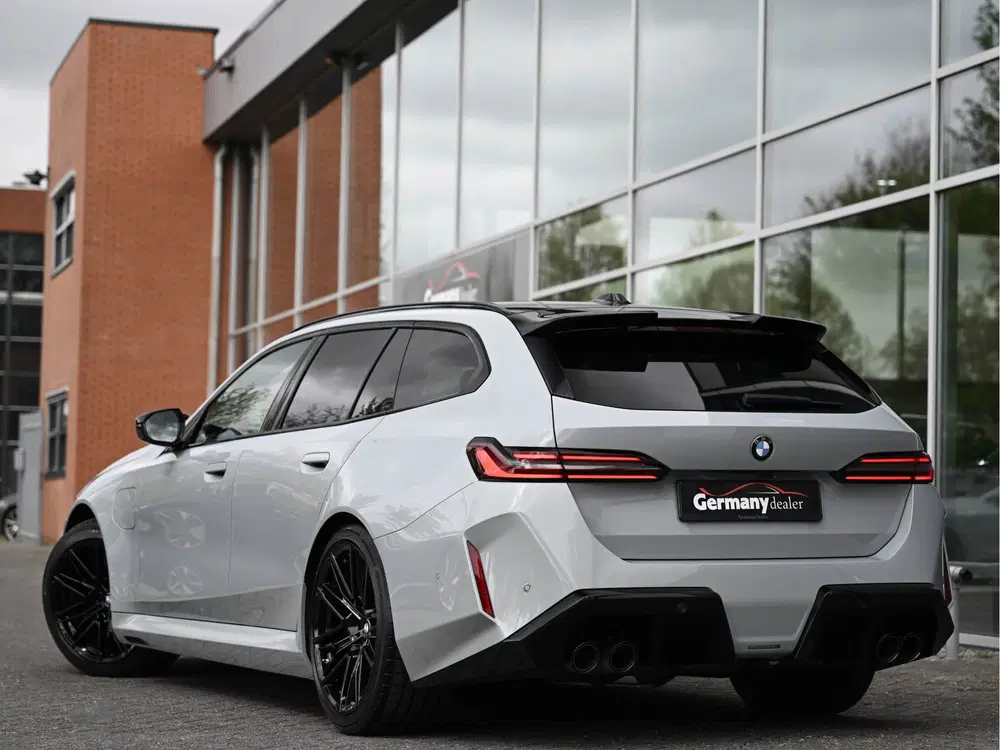 BMW M5 Touring 4.4 V8 729pk Pano M-Driver+Pro Car uit 2025, foto 2