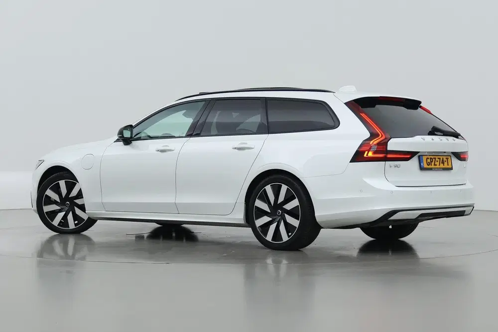Volvo V90 T6 Ultimate Dark uit 2024, foto 2