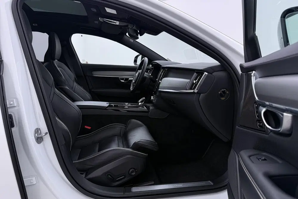 Volvo V90 T6 Ultimate Dark uit 2024, foto 5