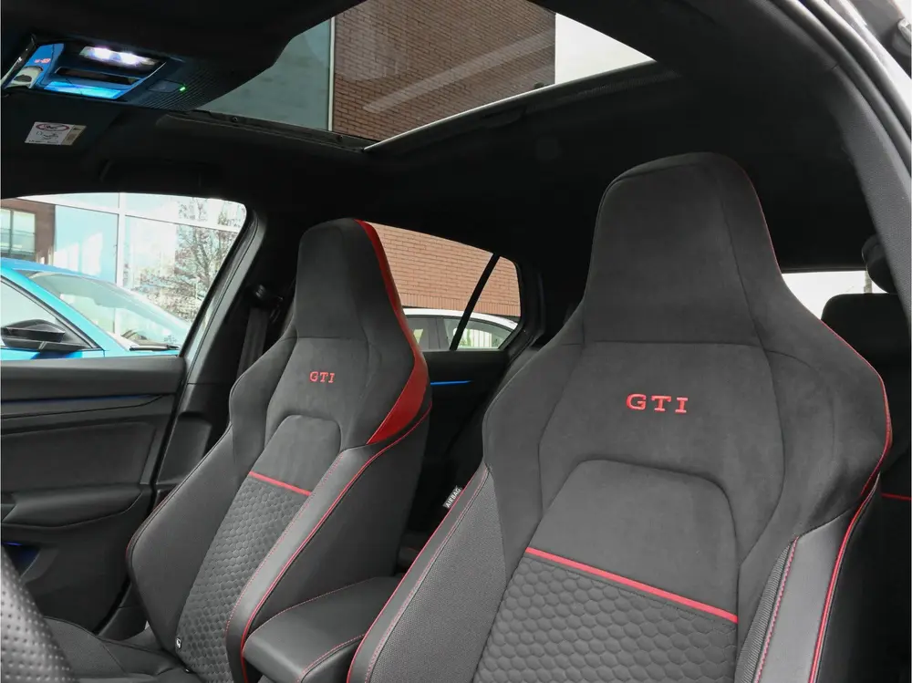 Volkswagen Golf 2.0TSI 300PK GTI Clubsport Pano HUD iQ-Light uit 2023, foto 18