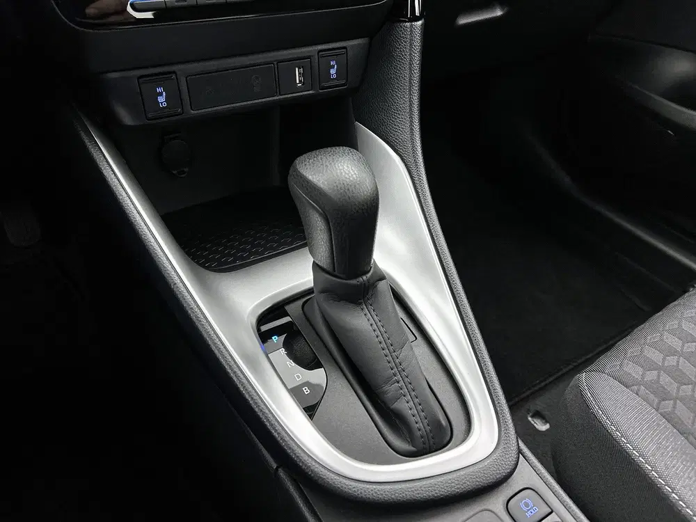 Toyota Yaris 1.5 Hybrid Dynamic + uit 2023, foto 12