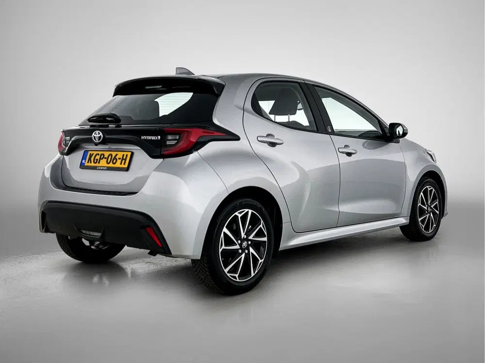 Toyota Yaris 1.5 Hybrid Dynamic + uit 2023, foto 2