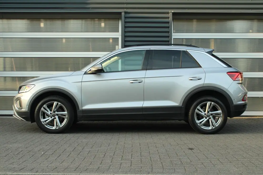 Volkswagen T-Roc 1.0 TSI 110pk Life 75 Edition | Allseason B uit 2022, foto 14