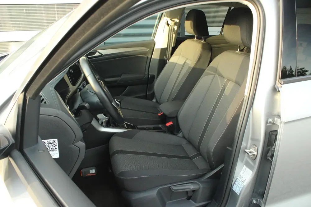Volkswagen T-Roc 1.0 TSI 110pk Life 75 Edition | Allseason B uit 2022, foto 4
