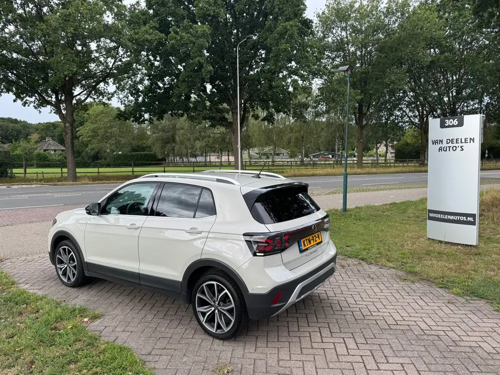 Volkswagen T-Cross 1.5 TSI Style Automaat uit 2024, foto 2