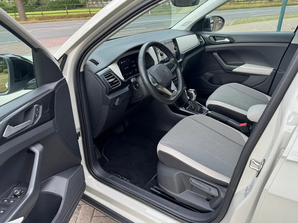 Volkswagen T-Cross 1.5 TSI Style Automaat uit 2024, foto 3