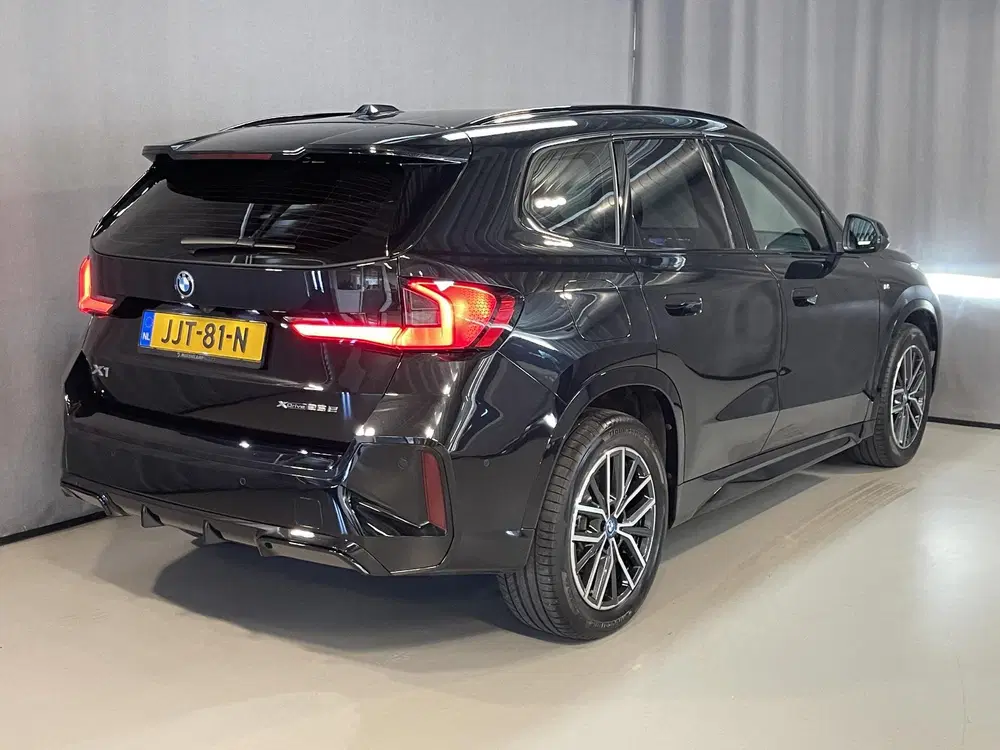 BMW X1 xDrive 25e M-Sport Shadow Line 18'' uit 2024, foto 2
