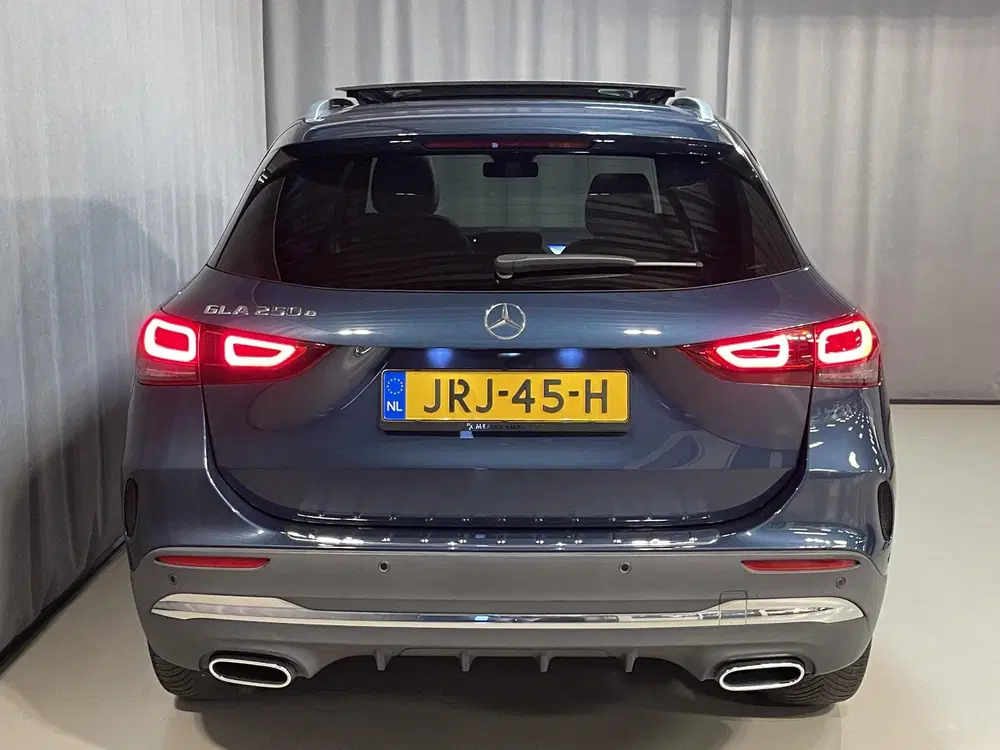 Mercedes-Benz GLA 250 e AMG Line Limited 19" uit 2020, foto 9
