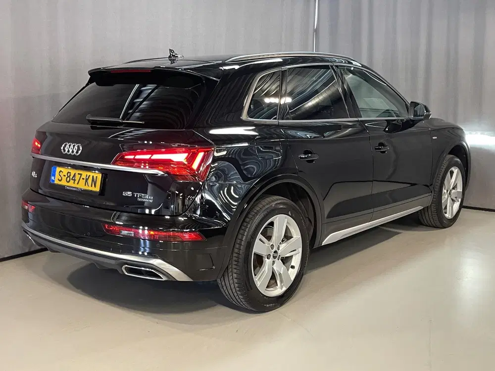 Audi Q5 55 TFSI e S edition Competition 19" uit 2022, foto 2