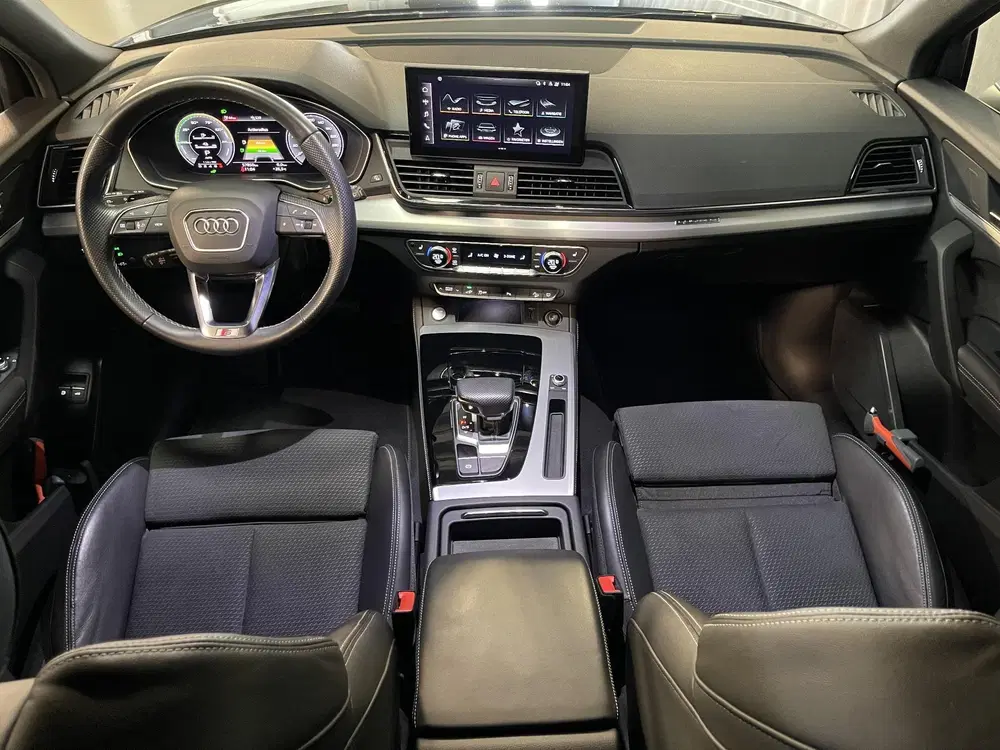 Audi Q5 55 TFSI e S edition Competition 19" uit 2022, foto 3