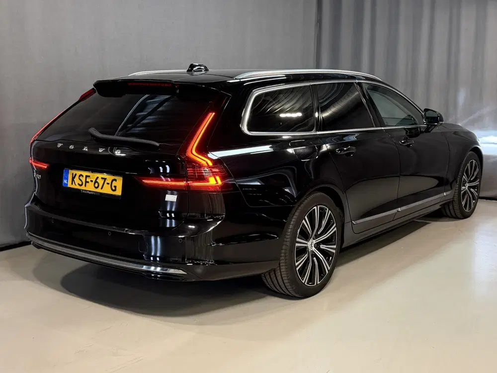 Volvo V90 2.0 T6 PHEV AWD Plus Bright 19" uit 2023, foto 2