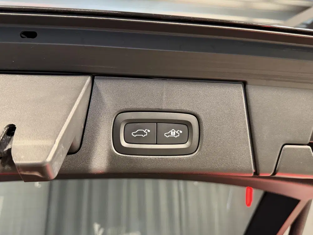 Volvo V90 2.0 T6 PHEV AWD Plus Bright 19" uit 2023, foto 9