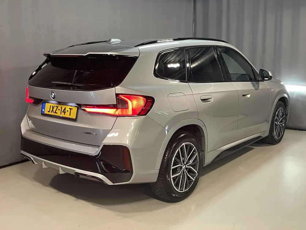 BMW X1 sDrive18i M Sport Shadow Line 18" uit 2025, foto 2