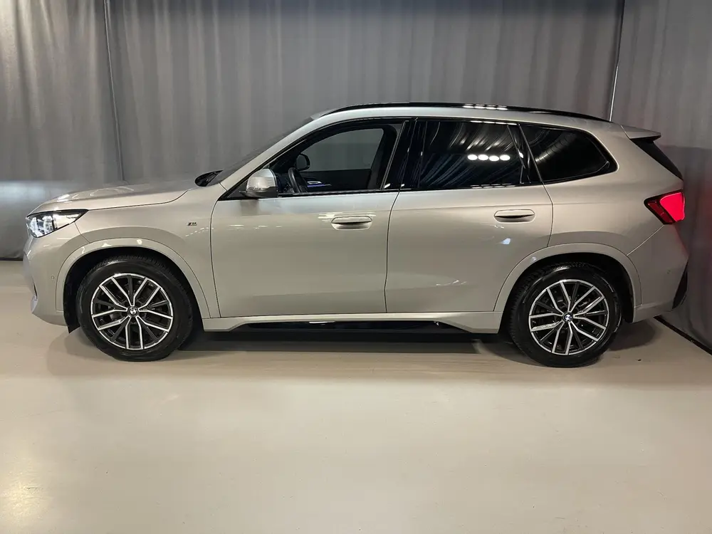BMW X1 sDrive18i M Sport Shadow Line 18" uit 2025, foto 4