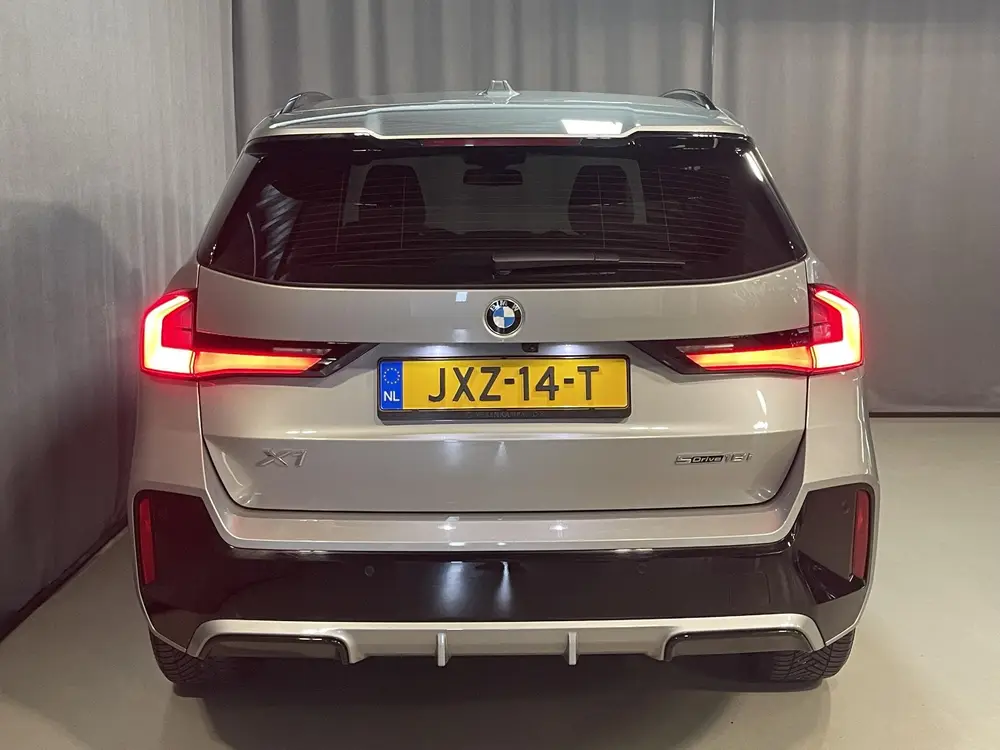 BMW X1 sDrive18i M Sport Shadow Line 18" uit 2025, foto 8