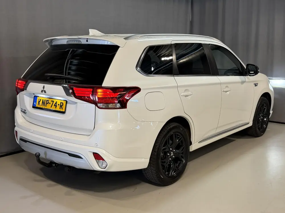 Mitsubishi Outlander 2.4 PHEV Instyle 18" uit 2021, foto 2