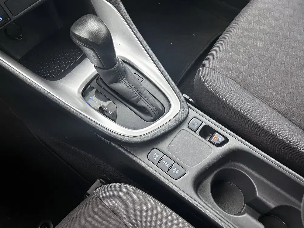 Toyota Yaris 1.5 Hybrid Active uit 2022, foto 16