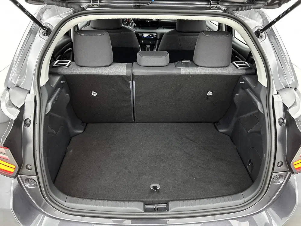 Toyota Yaris 1.5 Hybrid Dynamic Limited uit 2023, foto 17