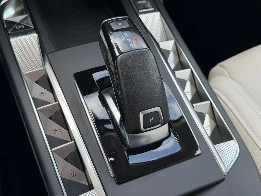 DS Automobiles 3 Crossback DS 3 Crossback 1.2 PureTech So Chic Camera Navigatie Carplay uit 2020, foto 16