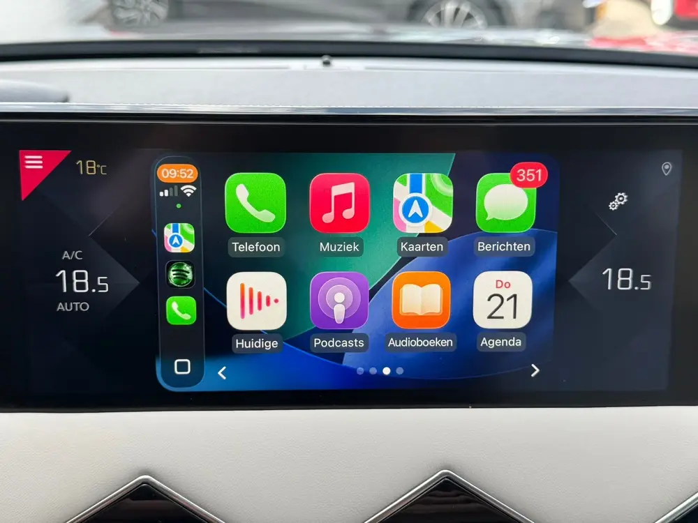 DS Automobiles 3 Crossback DS 3 Crossback 1.2 PureTech So Chic Camera Navigatie Carplay uit 2020, foto 2