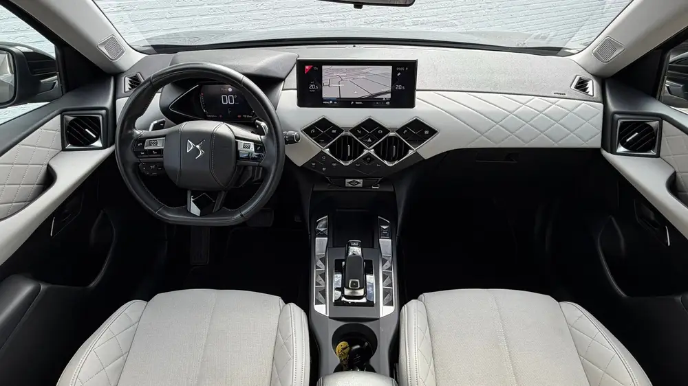 DS Automobiles 3 Crossback DS 3 Crossback 1.2 PureTech So Chic Camera Navigatie Carplay uit 2020, foto 3