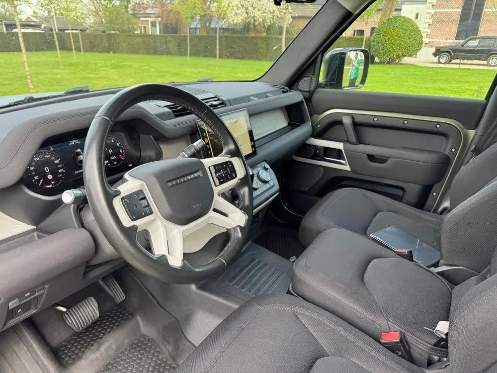 Land Rover Defender P400e 6pers Luchtvering Trekhaak uit 2021, foto 12