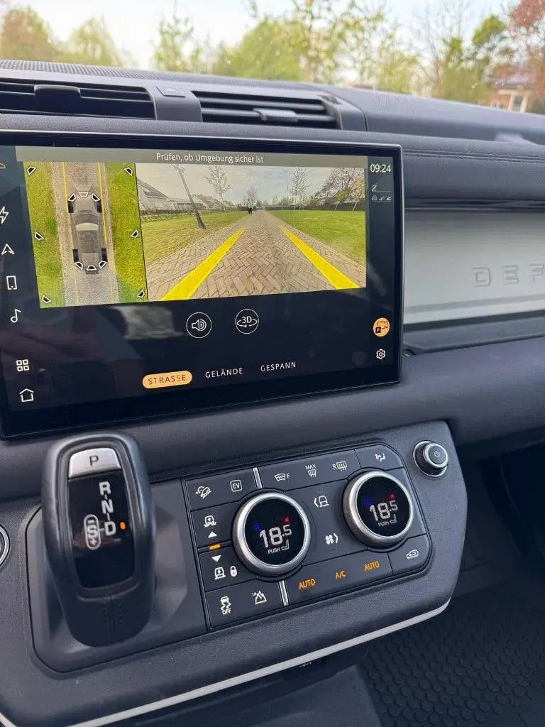 Land Rover Defender P400e 6pers Luchtvering Trekhaak uit 2021, foto 15