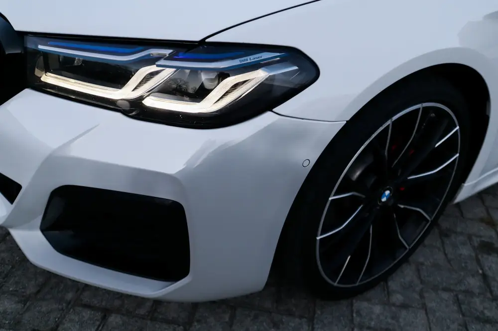 BMW 5-serie 520i High Executive M-Sport uit 2020, foto 2