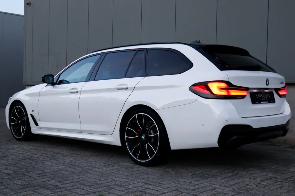 BMW 5-serie 520i High Executive M-Sport uit 2020, foto 8