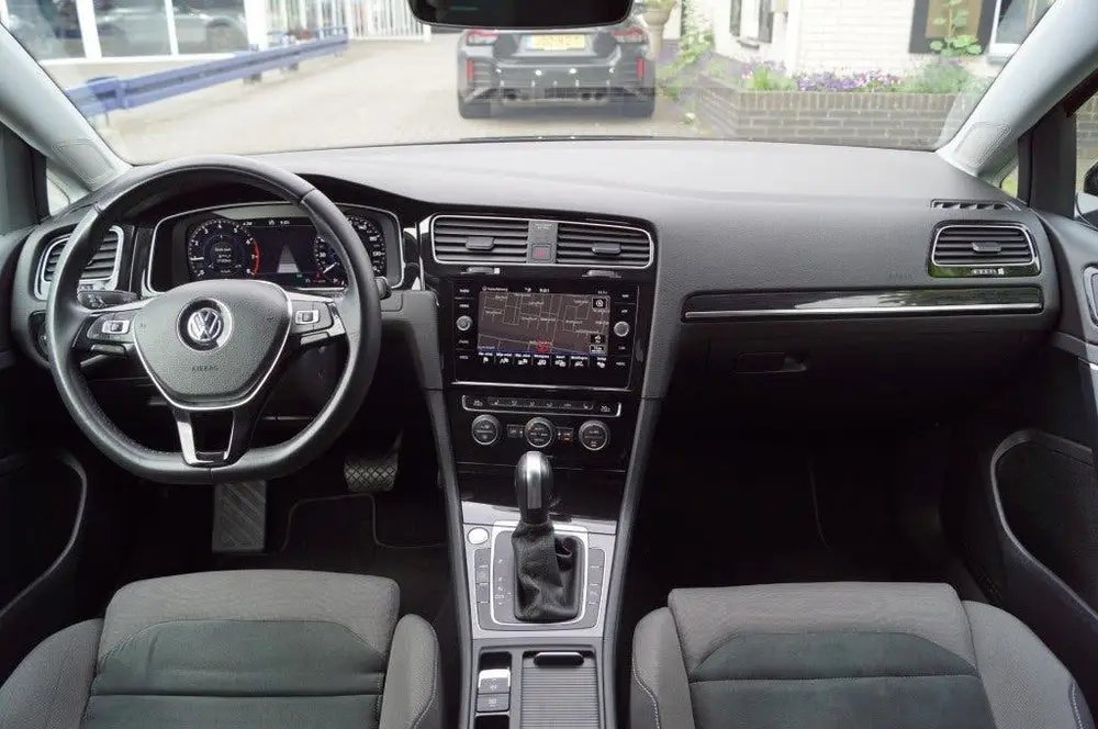 Volkswagen GOLF 1.5 TSI (150pk) DSG R-line LED/Keyless/Camer uit 2020, foto 4