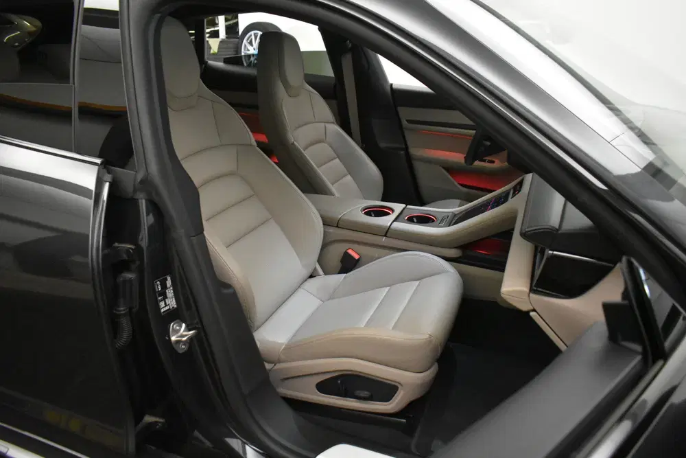 Porsche Taycan 4S 93kWh 426KW 573 pk Panodak 1 uit 2022, foto 17