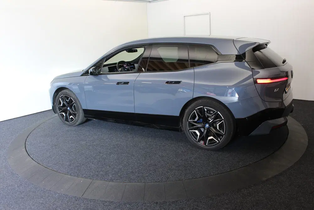 BMW iX xDrive40 High Exe Sport SOH 100% El Trek P uit 2022, foto 15