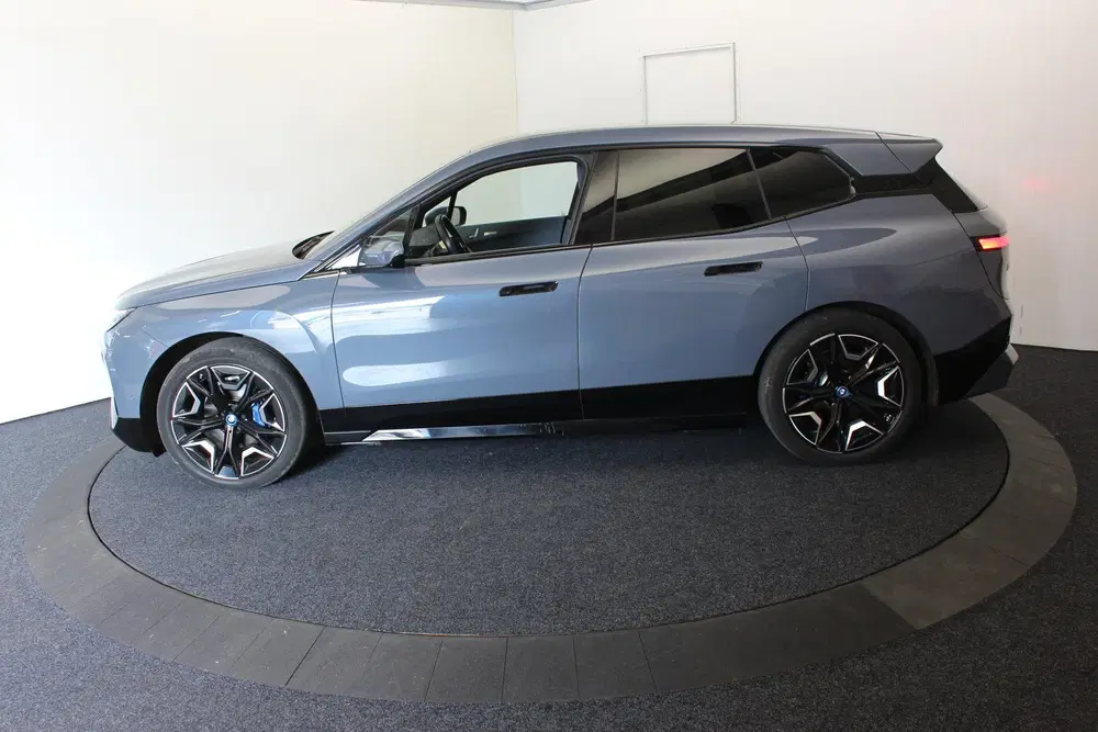 BMW iX xDrive40 High Exe Sport SOH 100% El Trek P uit 2022, foto 17