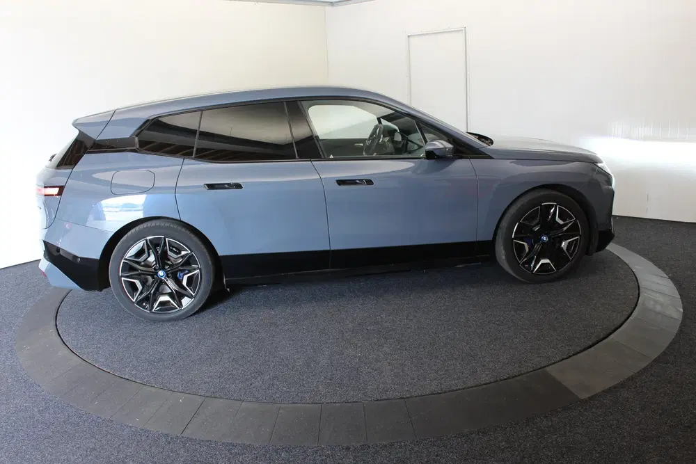BMW iX xDrive40 High Exe Sport SOH 100% El Trek P uit 2022, foto 18
