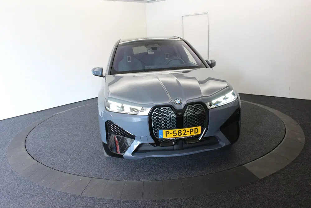 BMW iX xDrive40 High Exe Sport SOH 100% El Trek P uit 2022, foto 19