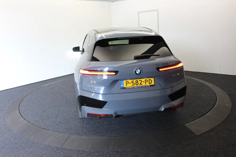 BMW iX xDrive40 High Exe Sport SOH 100% El Trek P uit 2022, foto 20