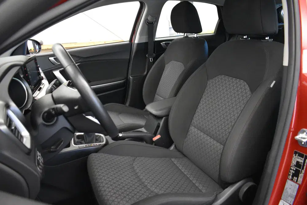 Kia Ceed 1.0 T-GDi ComfortLine uit 2023, foto 2