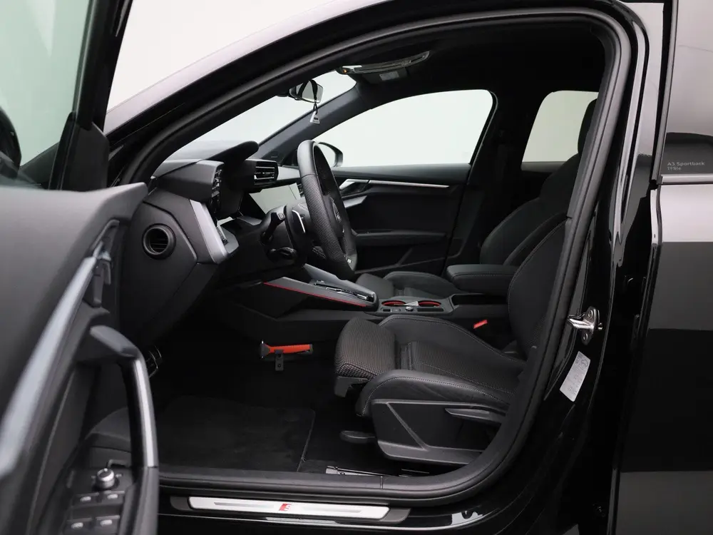 Audi A3 40 TFSI e S edition 204 PK uit 2025, foto 9