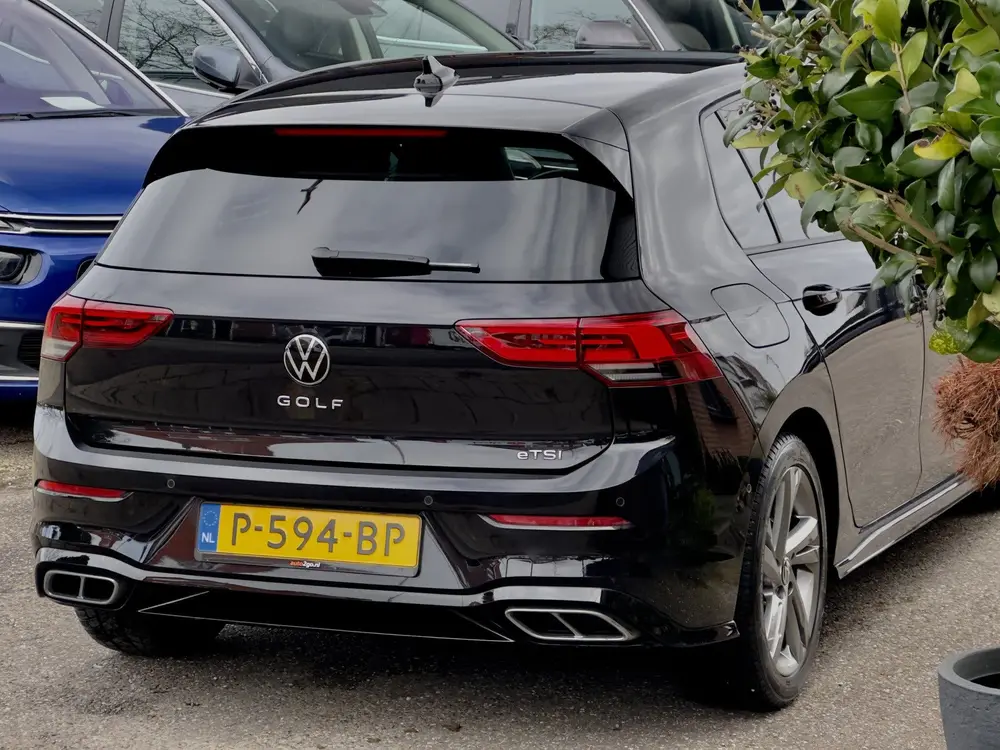 Volkswagen Golf 1.5 eTSI AUT7 R-LINE+ SPORT-INT NAVI CAMERA uit 2022, foto 15