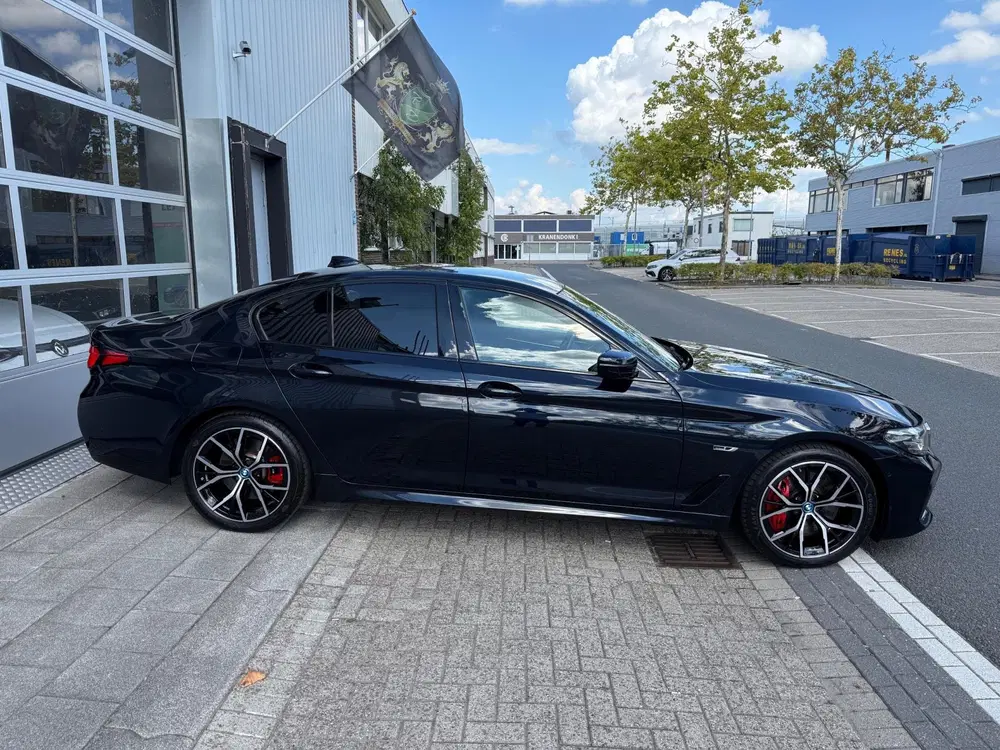 BMW 5-serie 545e xDrive High Executive M-Sport AUT 395 uit 2021, foto 12